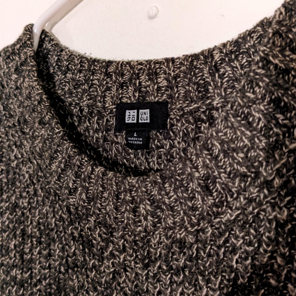 Uniqlo 3D knit sweater